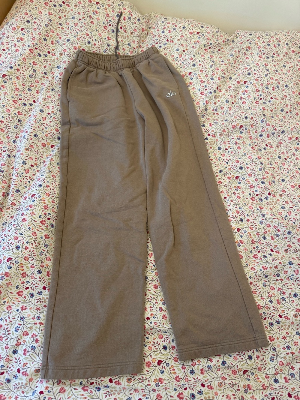 ALO Yoga Taupe Wide-Leg Sweatpants